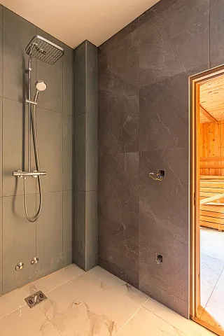 Eine luxuriöse dreistöckige Villa in erster Meereslinie in Kotor — photo 57